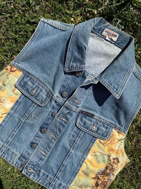 Vintage Guess Jeans Denim Vest with Cowboy Tapestry Panels Size XL - Picture 4 of 9